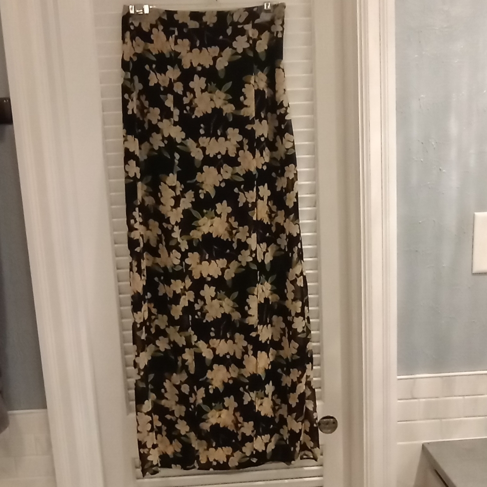 Forever 21 Black Floral Skirt